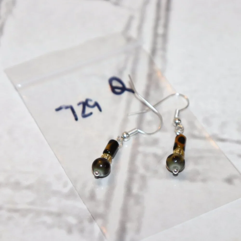 Beautiful NWOT Silver, animal print and yellow dangle earrings 1.5